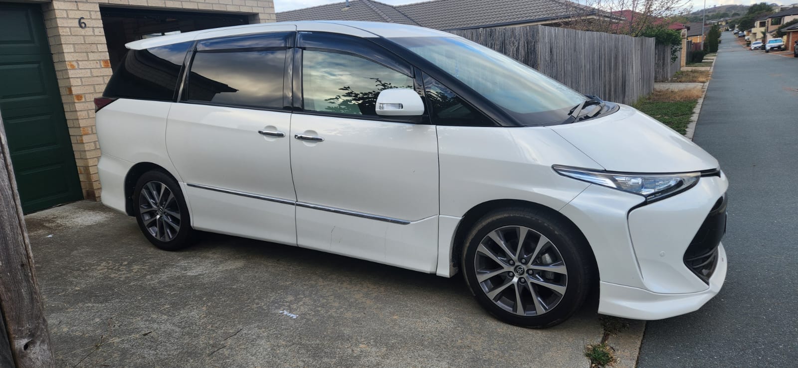 
								Toyota Estima 2018 full									