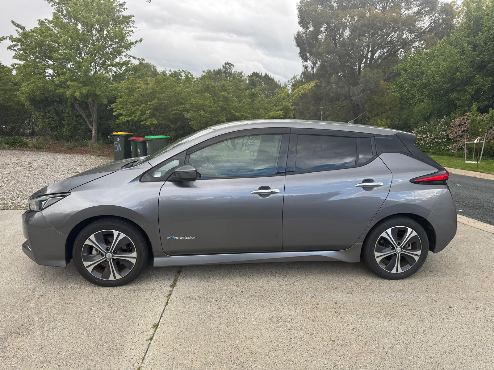 
								Nissan Leaf 2017 full									