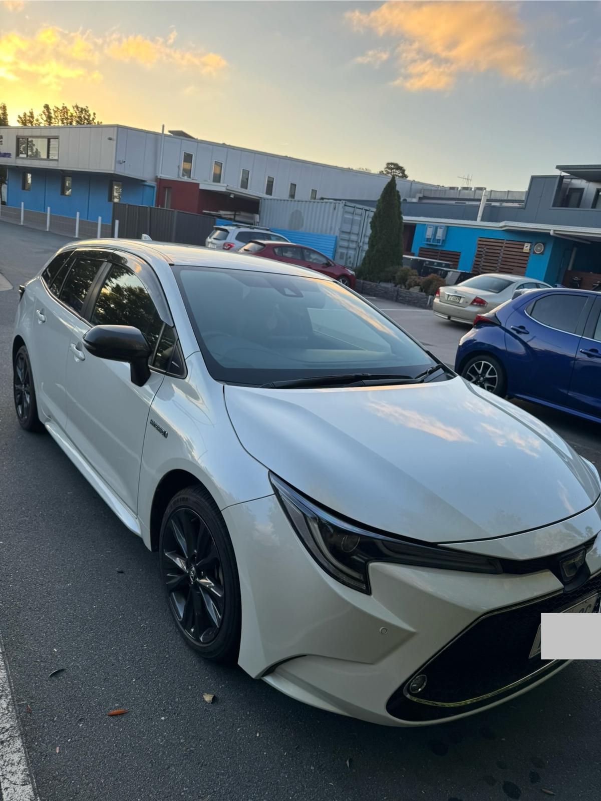 
								Toyota Corolla Touring 2020 full									