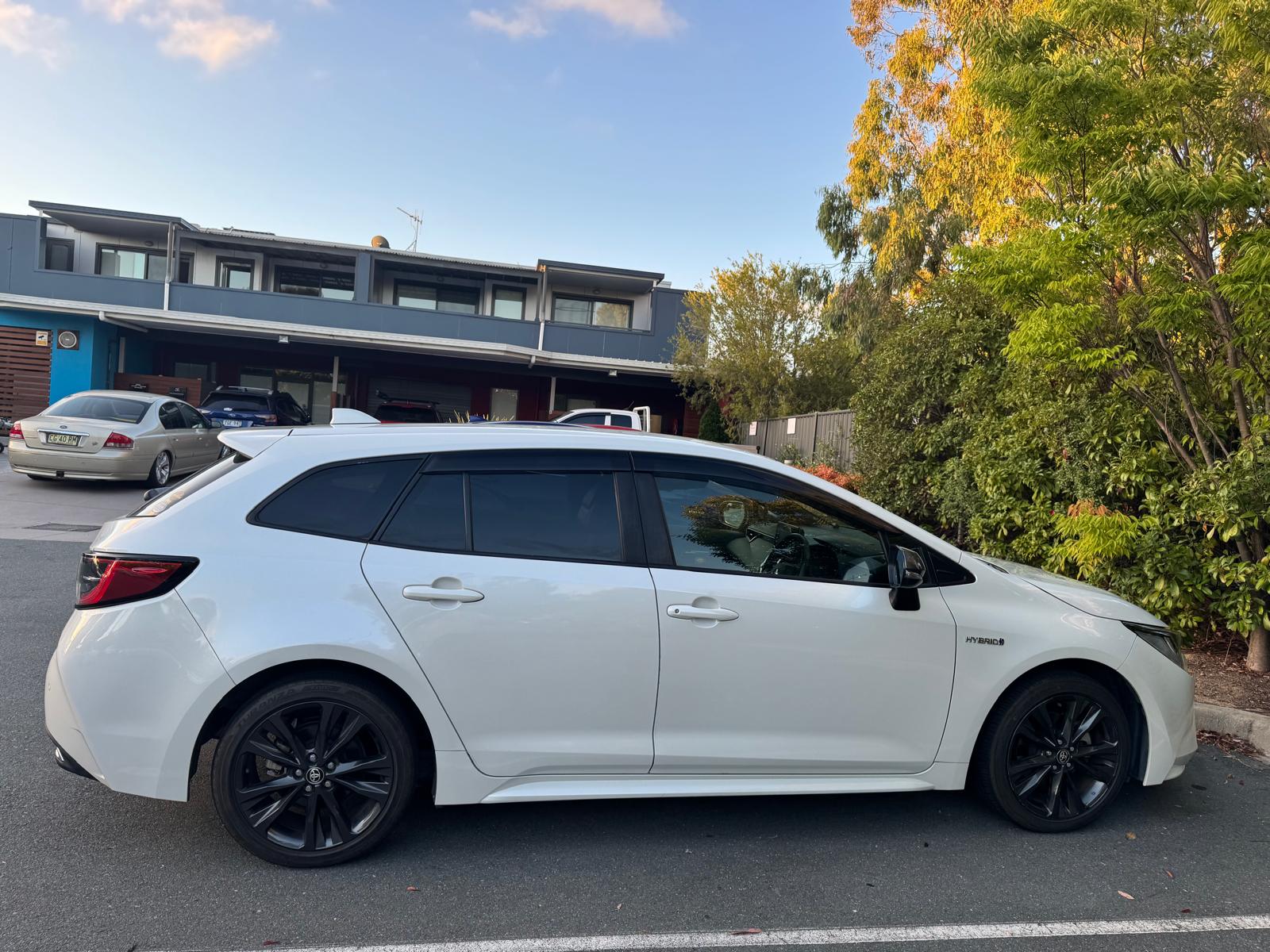 
								Toyota Corolla Touring 2020 full									